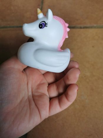 Jouet Petite licorne blanche en caoutchouc