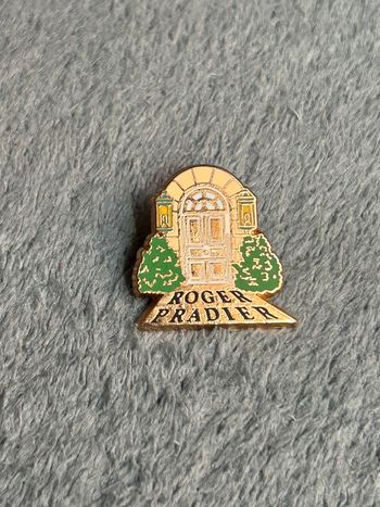 Pin’s bagde Roger pradier arthus Bertrand