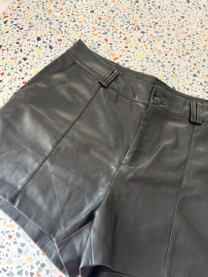 Short en similicuir - photo numéro 2