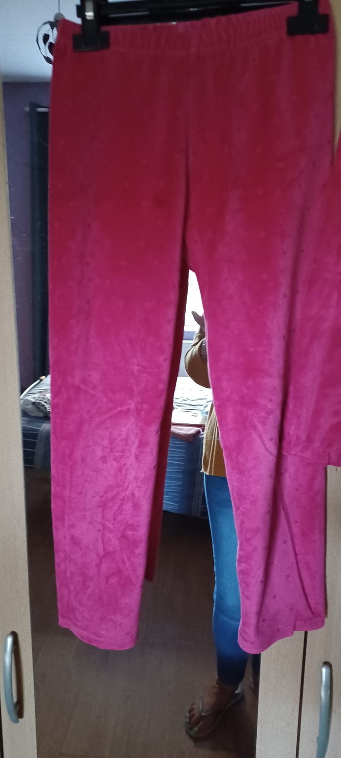 Très joli pyjama 2 pièces fille T 7 ans - photo numéro 2