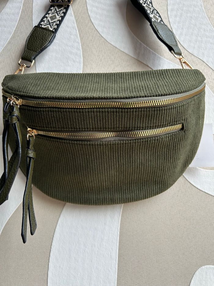 Sac banane  vert militaire velours côtelé