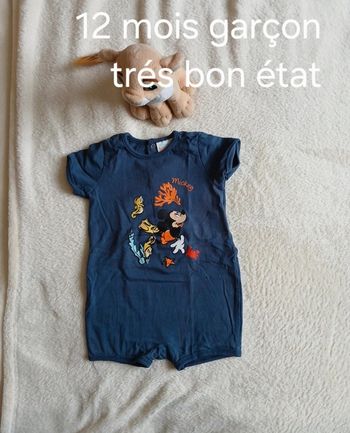Vetement bébé garçon 12 mois trés bon état 