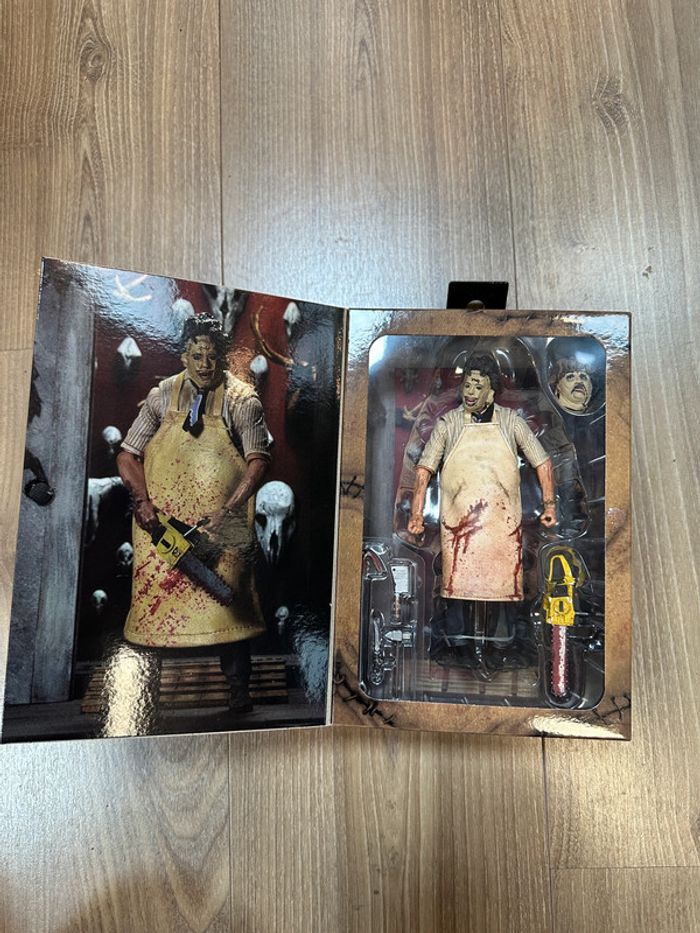 NECA - Massacre à la Tronçonneuse - Leatherface - Figurine Retro 40th Anniversary Ultimate - 18 cm