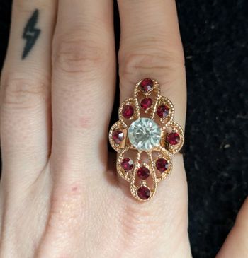 Bague fantaisie avec des strass