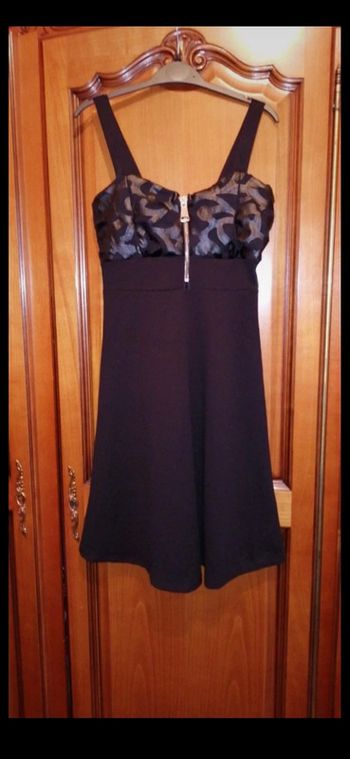 Robe noir décolleté réglable push-up