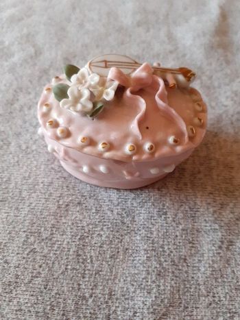 Petite boîte porcelaine