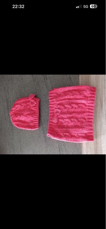 Vend lot d’un tour de cou, + un bonnet en très bon état