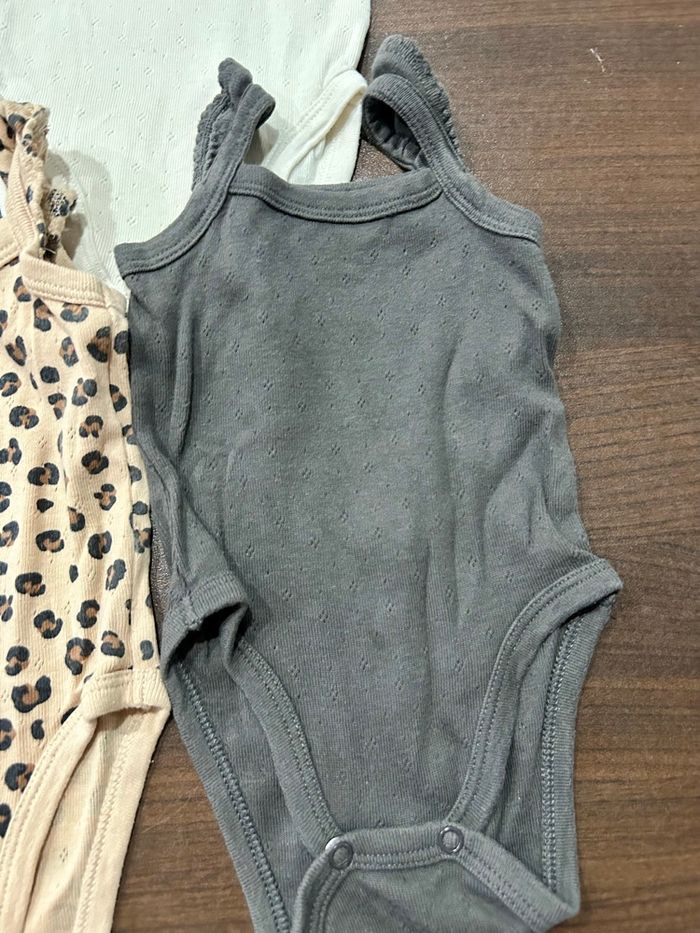 Lot de bodies bébé fille 3 mois - photo numéro 3