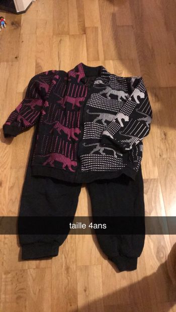 Ensemble joggings airness taille 4ans