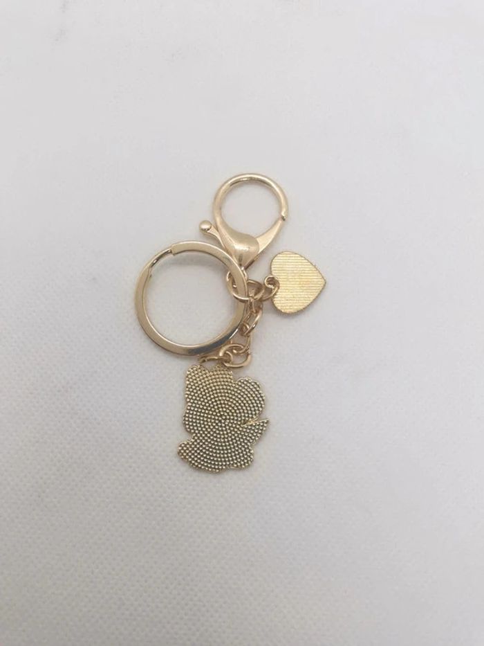 Porte clés lapin avec fleurs et petit cœur rose - photo numéro 2