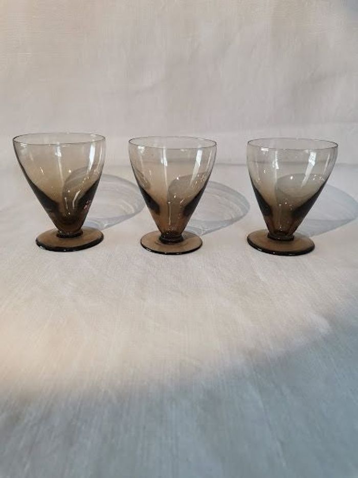 3 verres à vin conique Art déco fumé