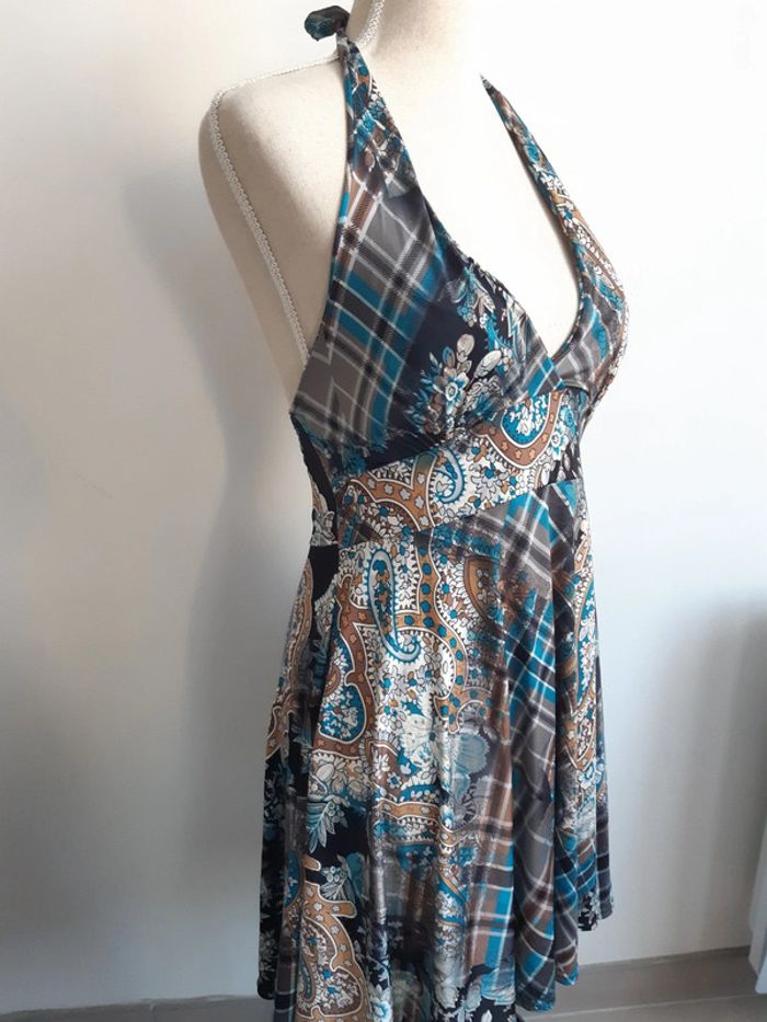 Robe courte dos nu - photo numéro 3