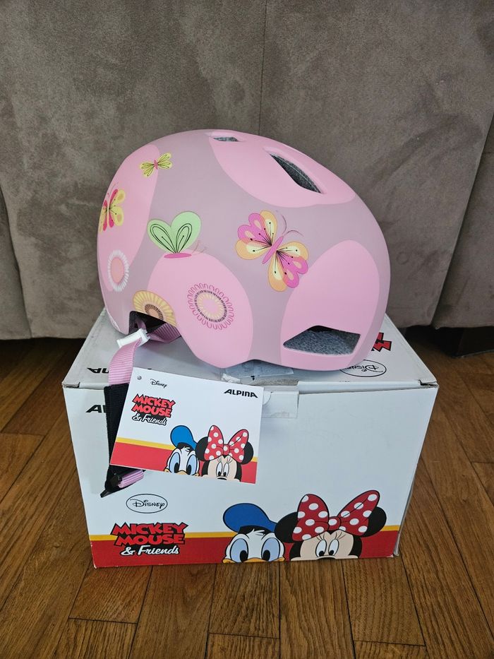 Casque velo enfant minie
51 -56 cm neuf avec étiquettes
Marque alpina