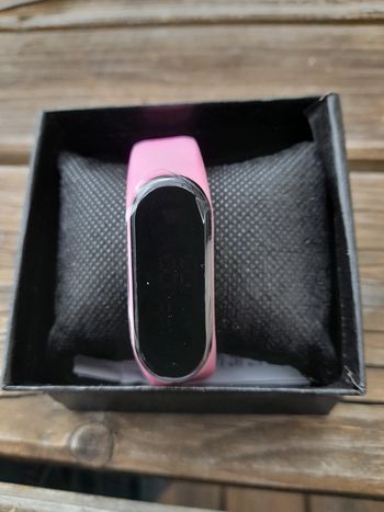Montre numérique rose