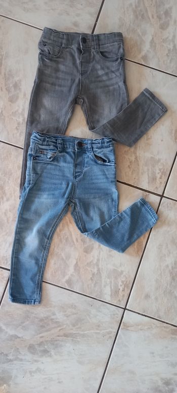Lot 2 jeans skinny mixte taille 18/24 mois