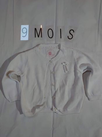 pull gris, bon état, 9 mois, marque kitchoun