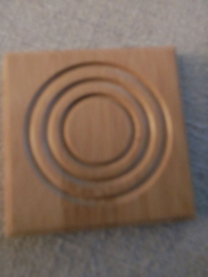 Tasses à café sous tasses sur présentoir - photo numéro 4