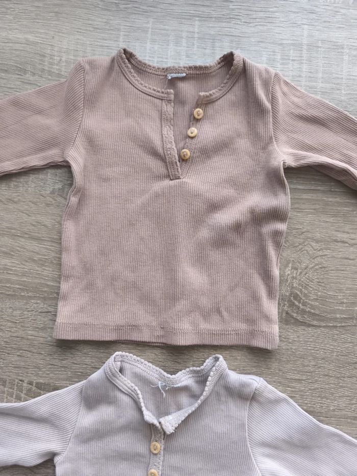 Lot de deux tee shirt manches longues beige crème 6 mois sans étiquette - photo numéro 3