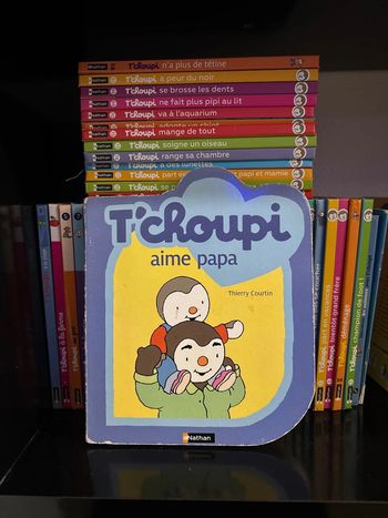 Livre T’choupi aime. Papa.