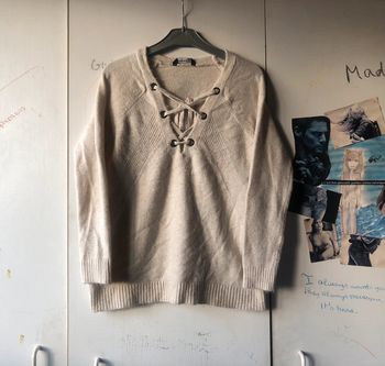 Pull à lacets