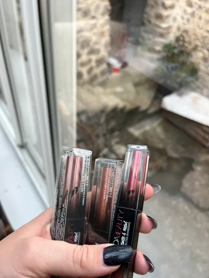 Huda beauty - Lot 3 Matte & metal liquid eyeshadow - photo numéro 4