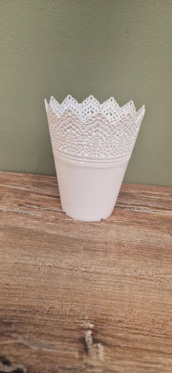 Cache pot blanc dentelle