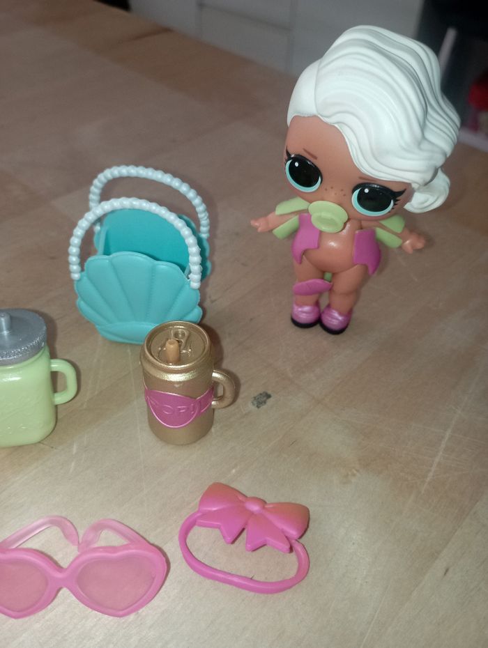 Poupée avec accessoires - photo numéro 2