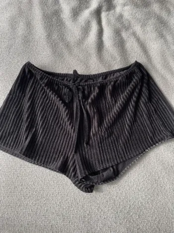 Short velours noir
