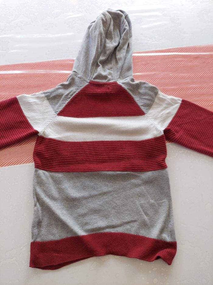 Pull a capuche 5ans - photo numéro 5