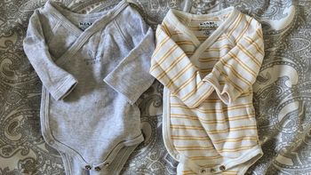 Lot 2 bodies manches longues