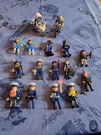 Lot policiers et voleur playmobil