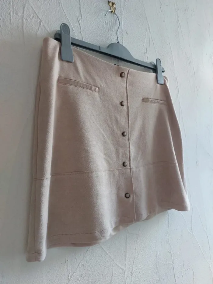 Jupe courte aspect daim beige avec boutons Taille 38 - photo numéro 4