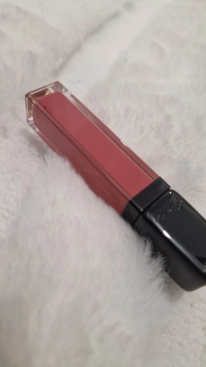 Rouge à lèvres Liquide Kiss Kiss Mat - photo numéro 2