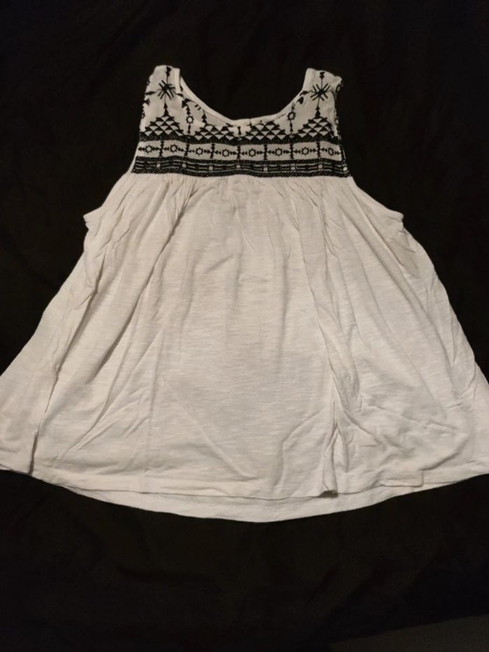 Début large blanc et noir