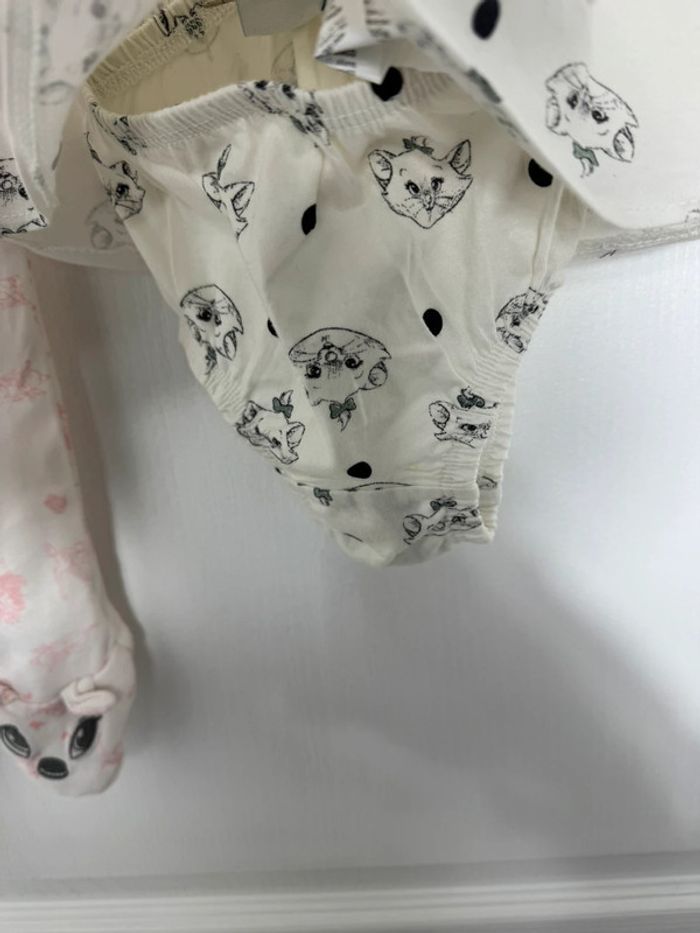 Lot vêtements neufs Disney 1 mois - photo numéro 2