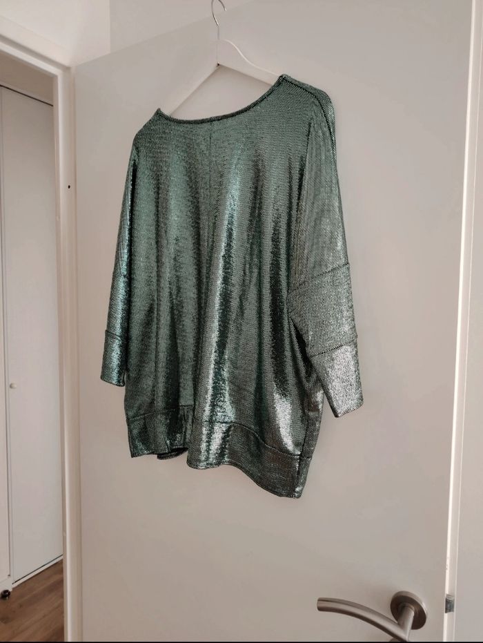 Top vert à paillettes - photo numéro 3