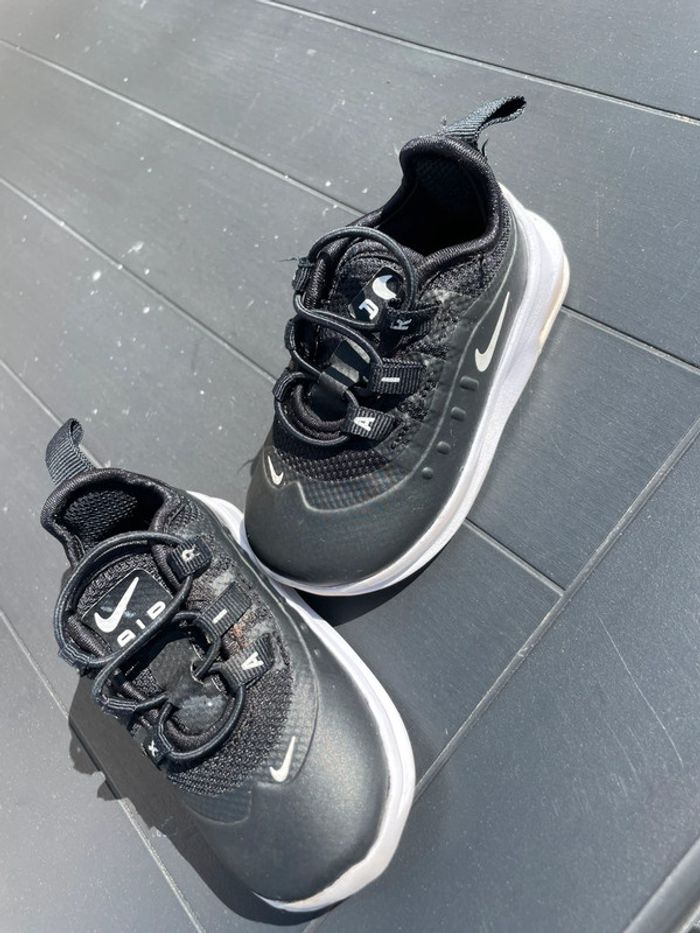 Paire de basket Nike bébé taille 19,5 - photo numéro 2