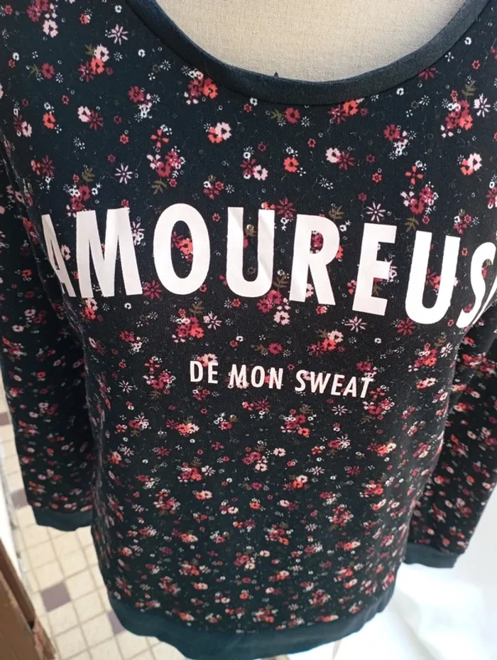 Sweat à fleurs "Amoureuse de mon sweat" Gemo taille s - photo numéro 3