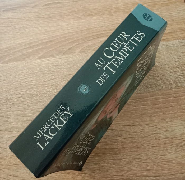 Mercedes Lackey 📚 La trilogie des tempêtes Tomes 3 Au cœur des tempêtes - photo numéro 3