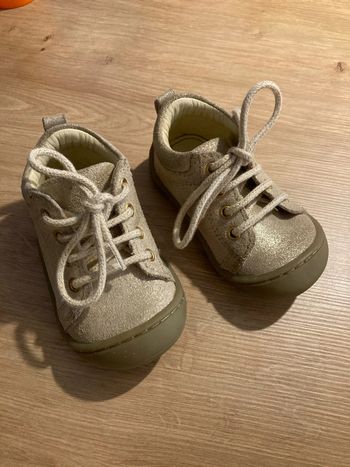 Chaussure de marche taille 19