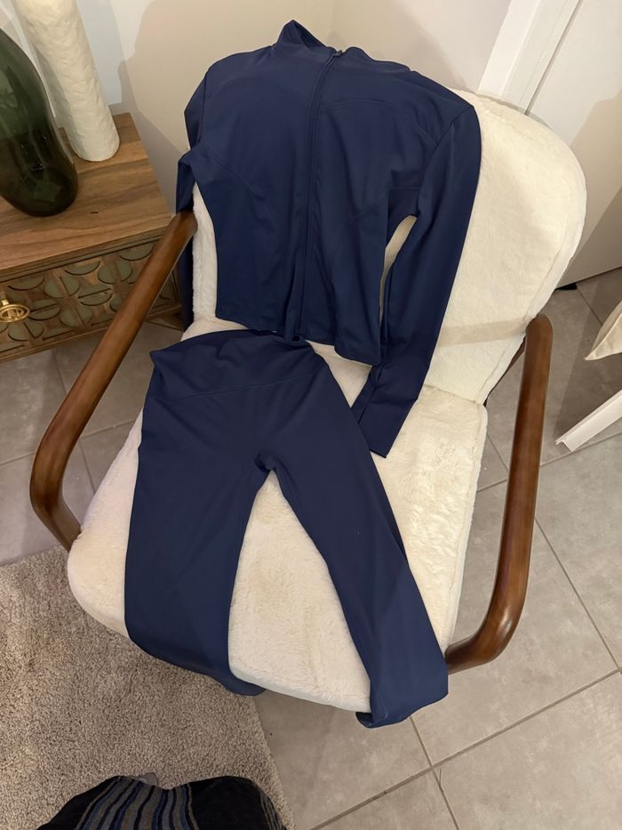 Ensemble sport neuf jamais porté taille S/M - photo numéro 5