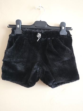 Short fille