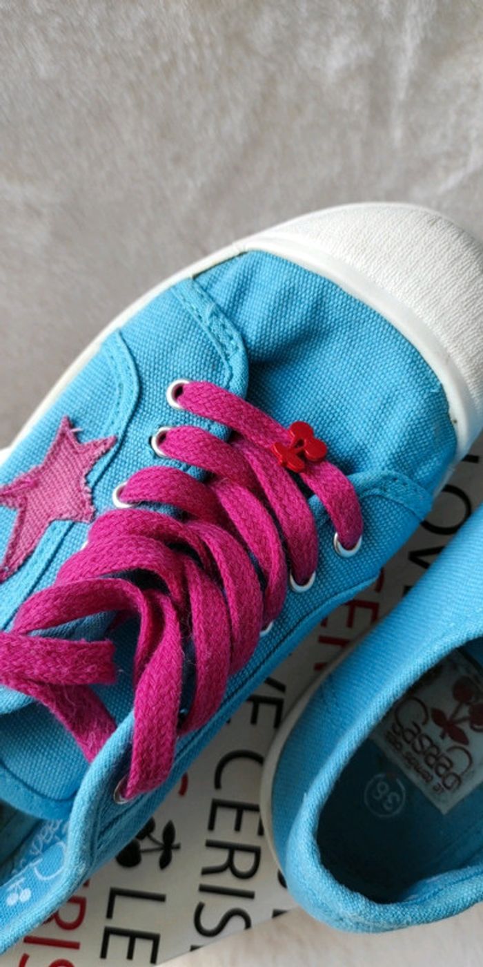 Basket le temps des cerises bleu et rose fushia - photo numéro 3