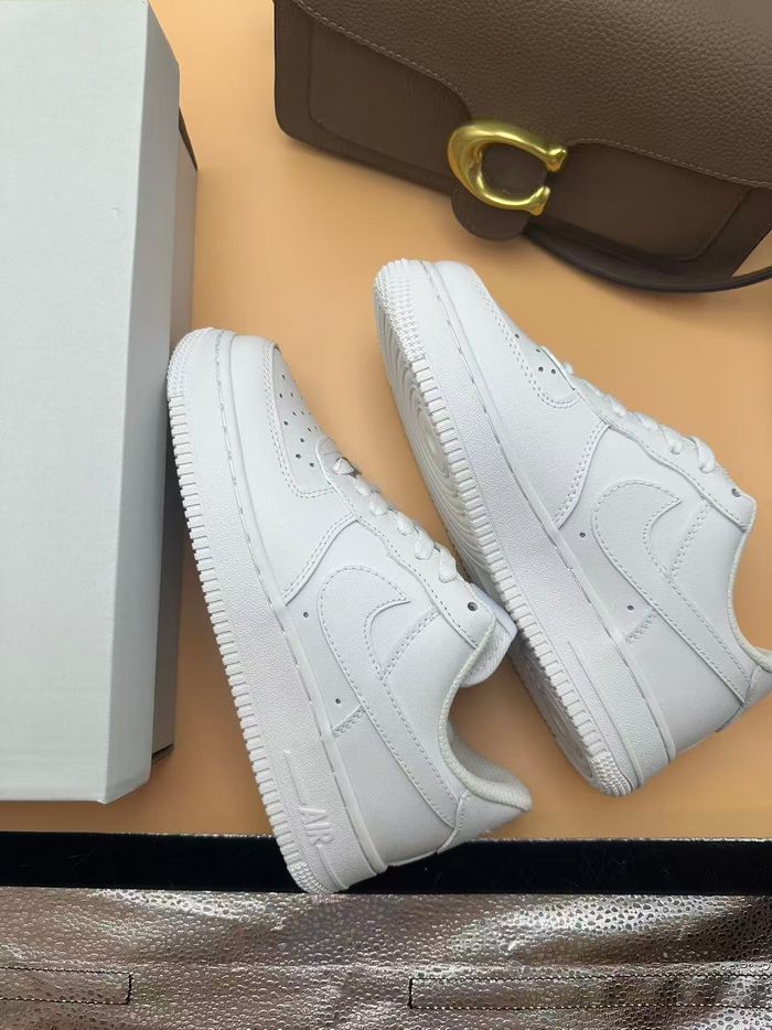 Nike Air Force 1 Low '07 Blanche 42.5 - photo numéro 3