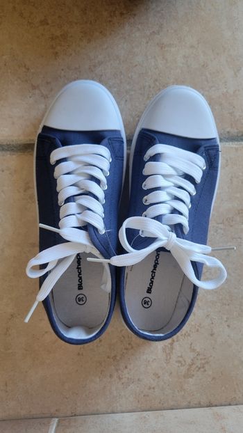 Neuf : paire de basket en toile pointure 36