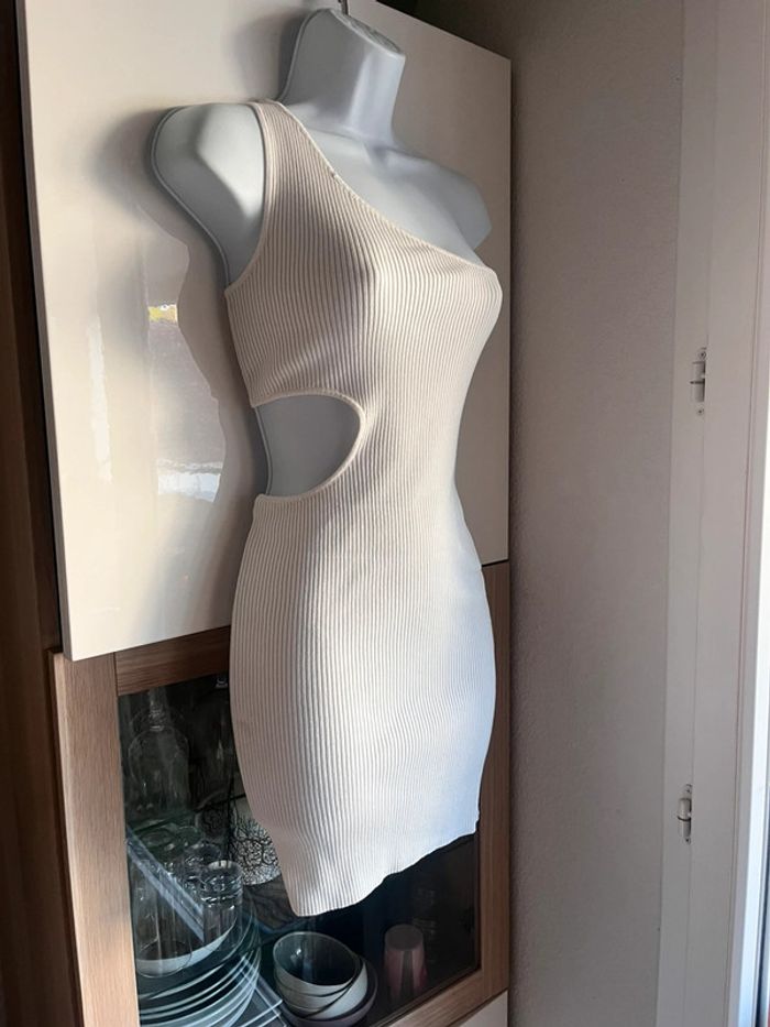 Robe côtelé asymétrique stradivarius taille s