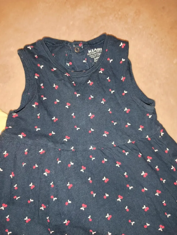 Deux robes sans manches taille 18-24 mois marque diverses - photo numéro 2