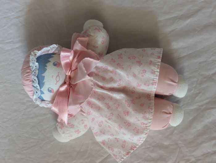 Poupée Fille Molletonnée Bonnet Nuit Ruban Roses Robe Fleurs Papillons Peluche Petits Enfants Bébés - photo numéro 5
