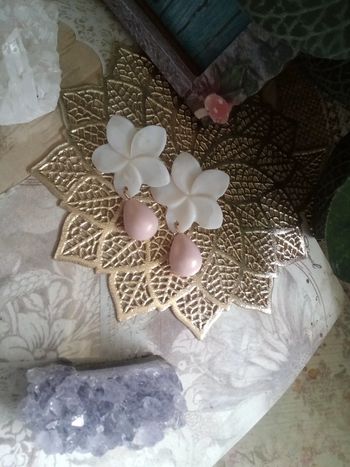 Boucles d'oreilles fleurs de n'a'c'r'e