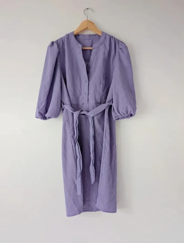 Robe estivale avec ceinture 
manches bouffantes 
Couleur violet lilas casual chic Taille 38 - photo numéro 5